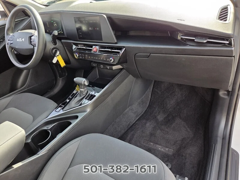 Used 2025 Snow White Pearl KIA LX FWD image 16
