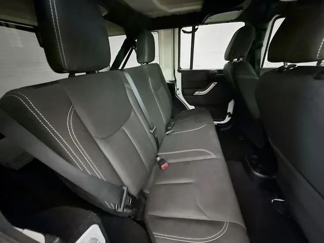 Used 2018 White Jeep Unlimited Sahara image 27