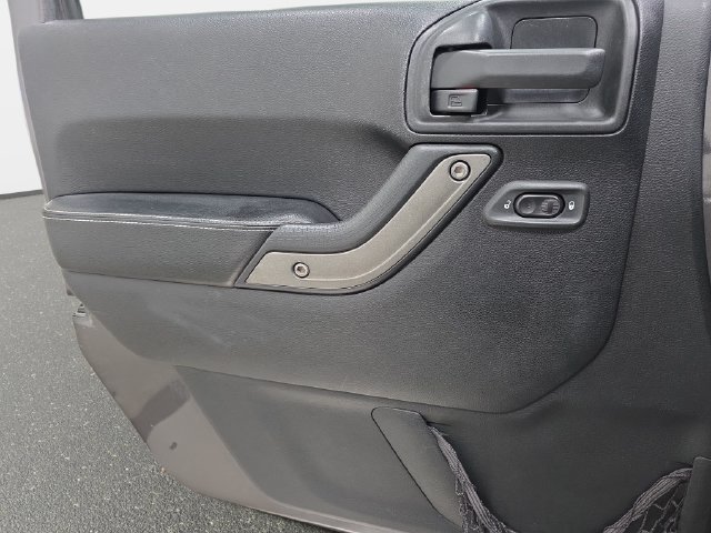 Used 2016 Gray Jeep Unlimited Sport image 25