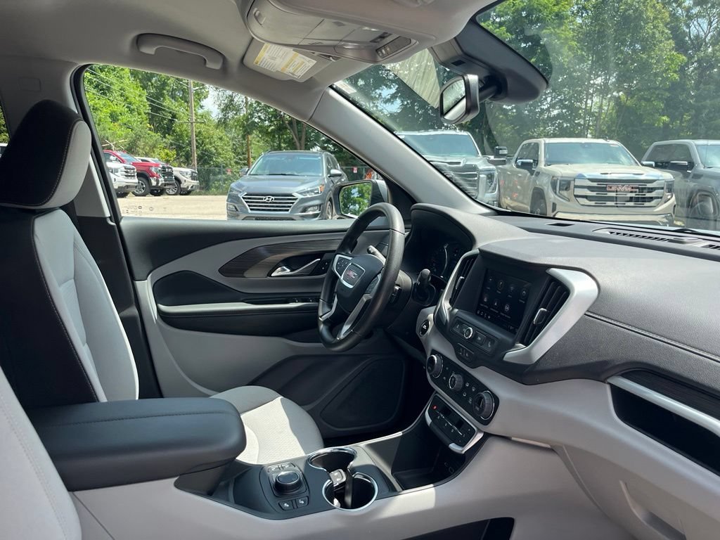 Used 2024 Sterling Metallic GMC SLE image 39