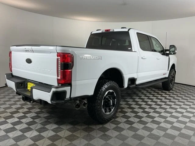 New 2026 Oxford White Ford XLT image 4