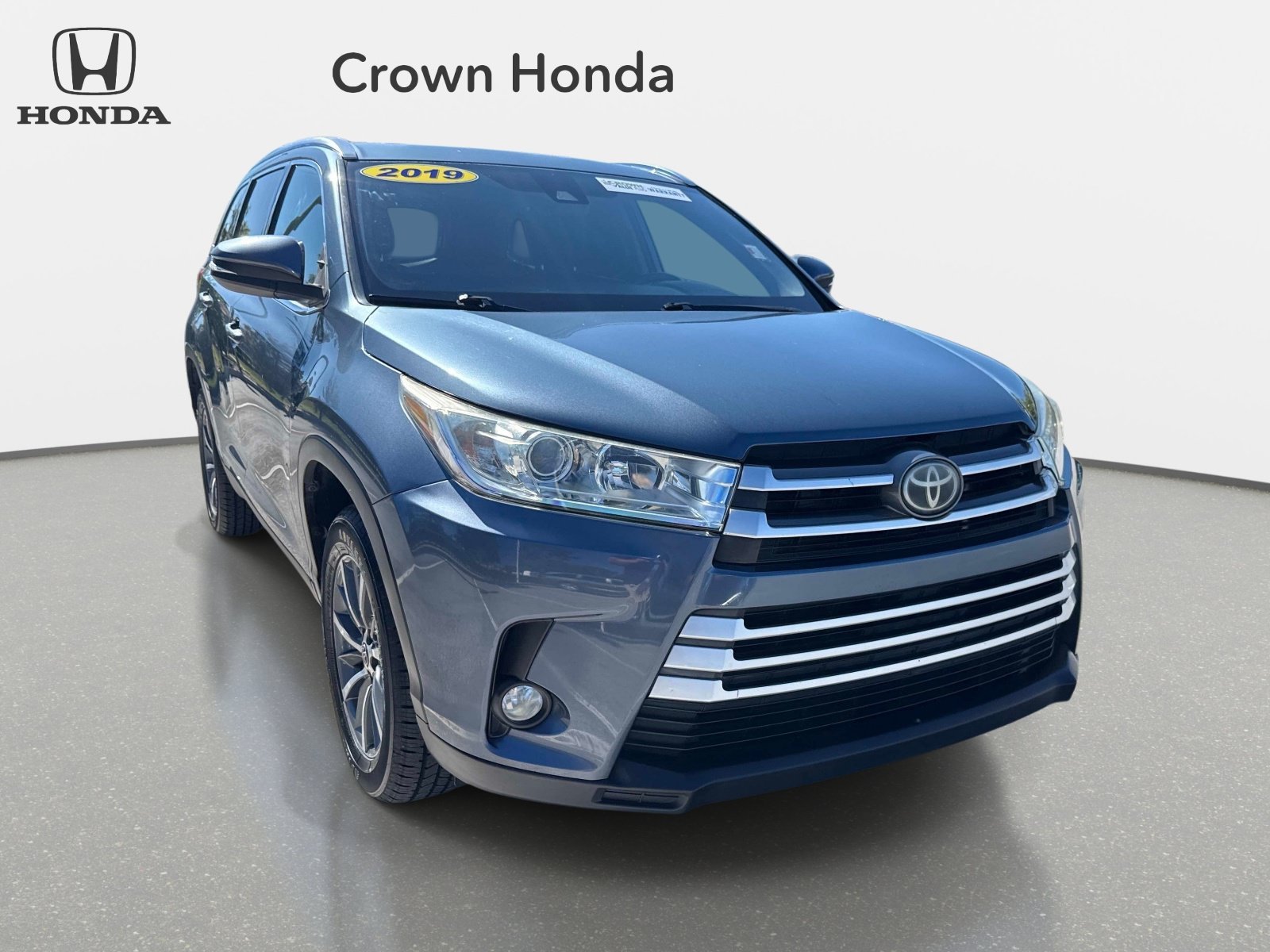 Used 2019 Shoreline Blue Pearl Toyota XLE image 7