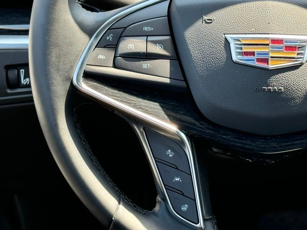 Used 2025 White Cadillac Premium Luxury image 27