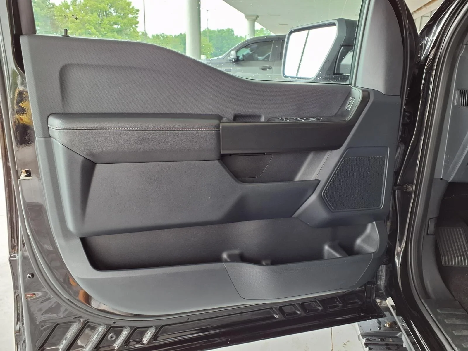 Used 2023 Agate Black Metallic Ford XL image 28