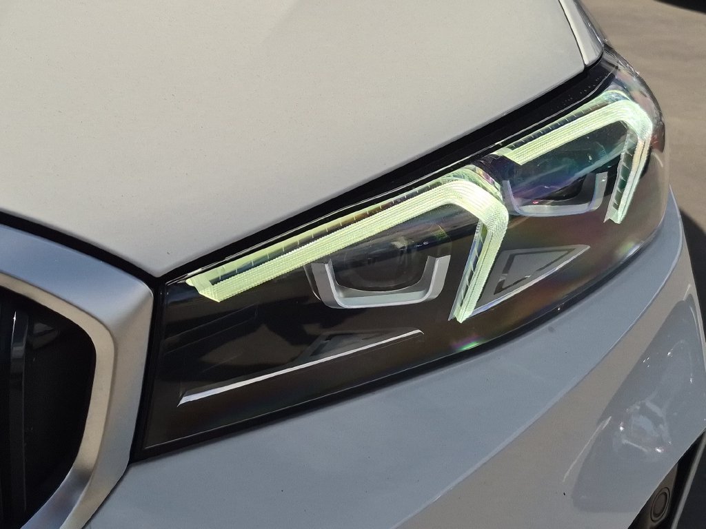 Used 2025 Alpine White BMW 330i image 38