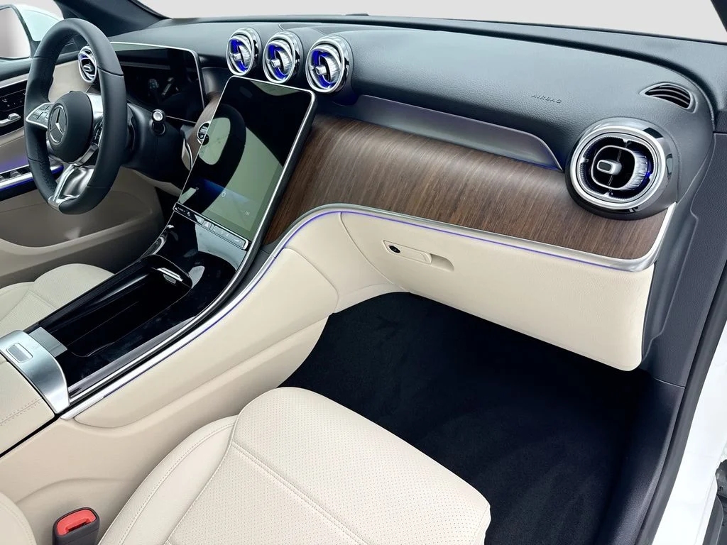 New 2026 White Mercedes-Benz GLC 300 image 16
