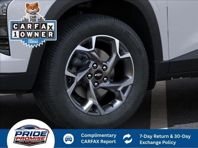 Used 2025 White Chevrolet LT image 11
