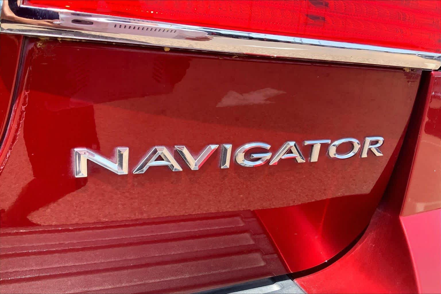 Used 2013 Ruby Red Metallic Tinted Clearcoat Lincoln  image 9