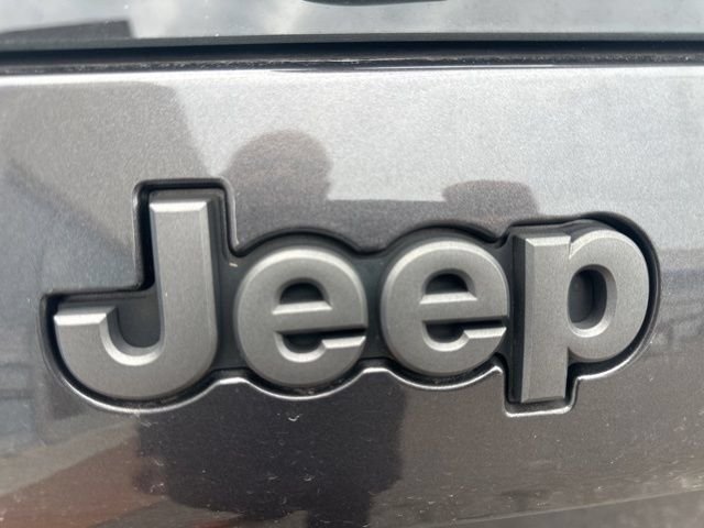 Used 2022 Gray Jeep Trailhawk image 38
