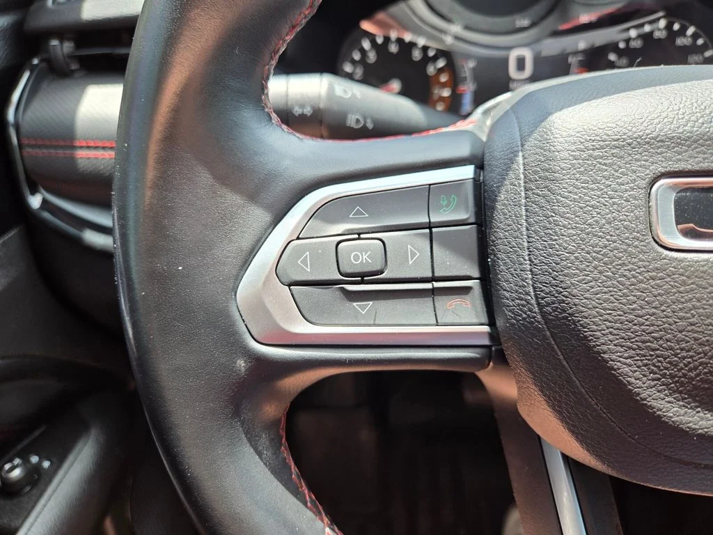 Used 2022 Silver Jeep Trailhawk image 31