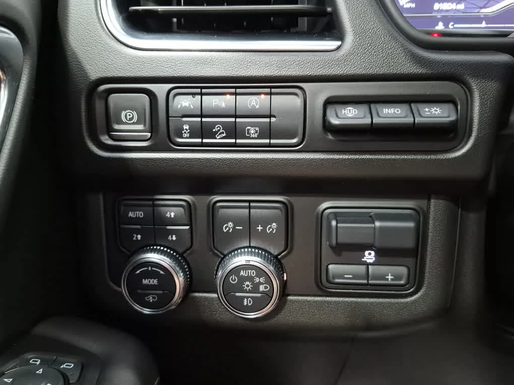 Used 2024 Summit White GMC AT4 image 21
