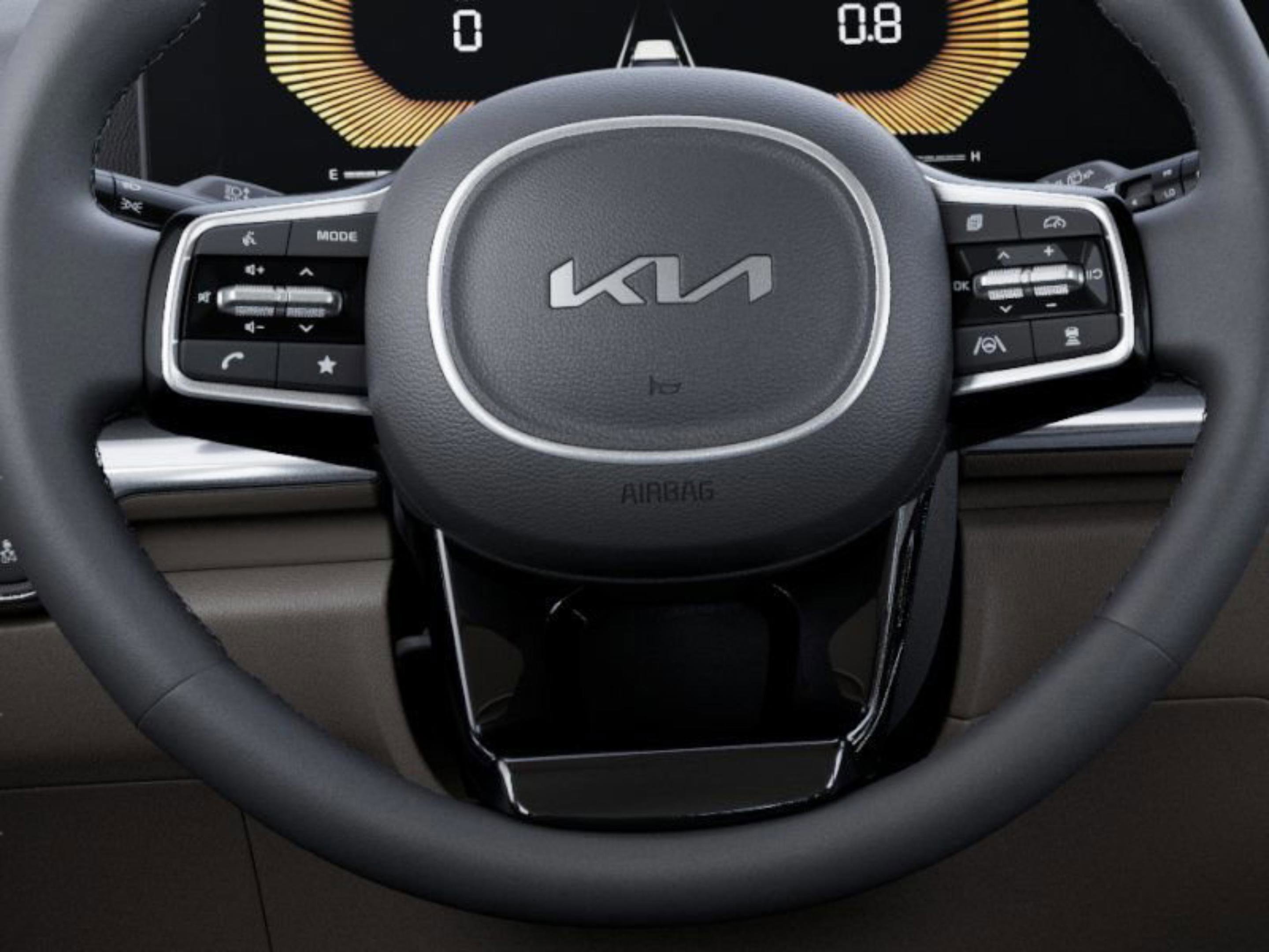 New 2025 Snow White Pearl Kia LXS image 22