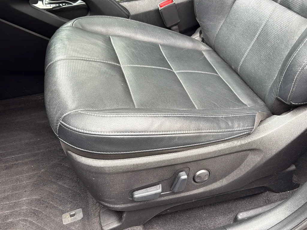 Used 2022 Black Kia EX image 22