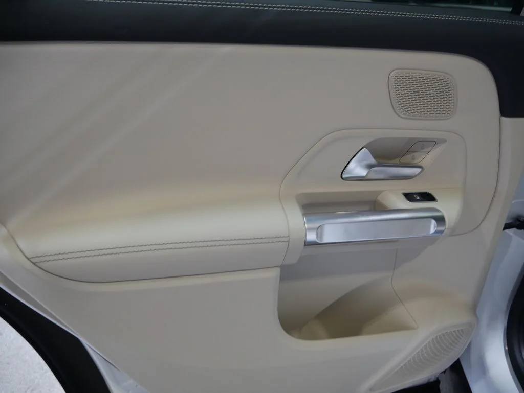 New 2026 Polar White Mercedes-Benz GLB 250 image 22