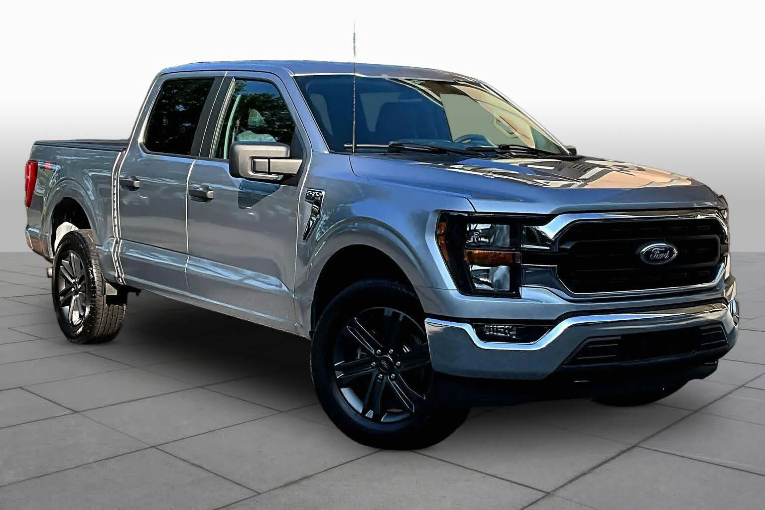 Used 2023 Iconic Silver Metallic Ford XLT image 4