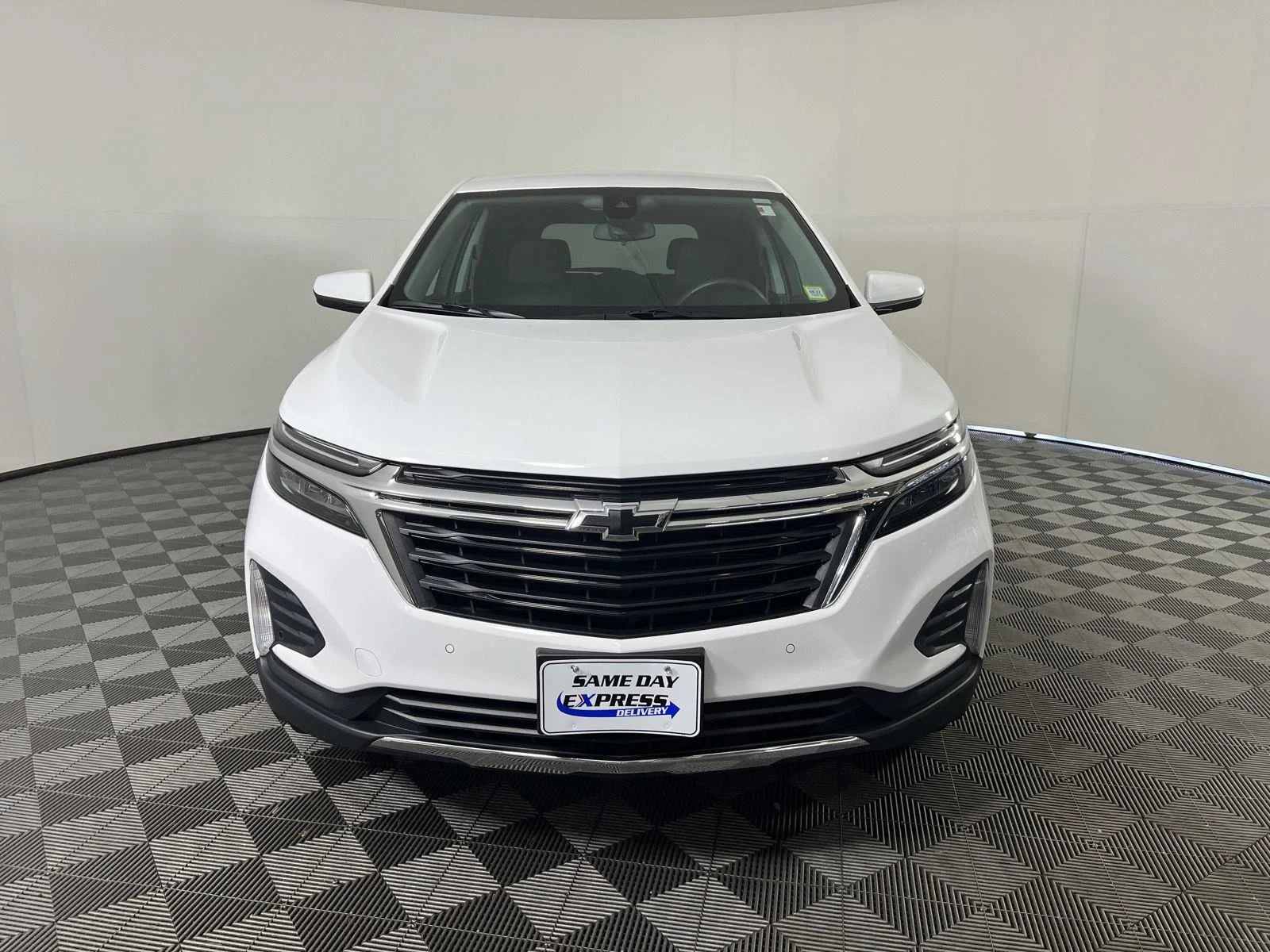 Used 2024 Summit White Chevrolet LT image 30