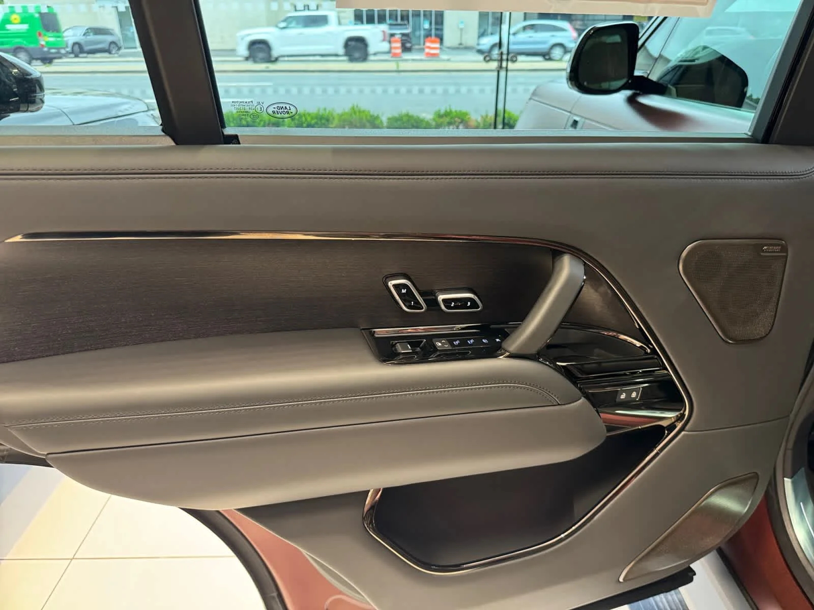 New 2026 Sunrise Copper Satin Land Rover P615 LWB image 18