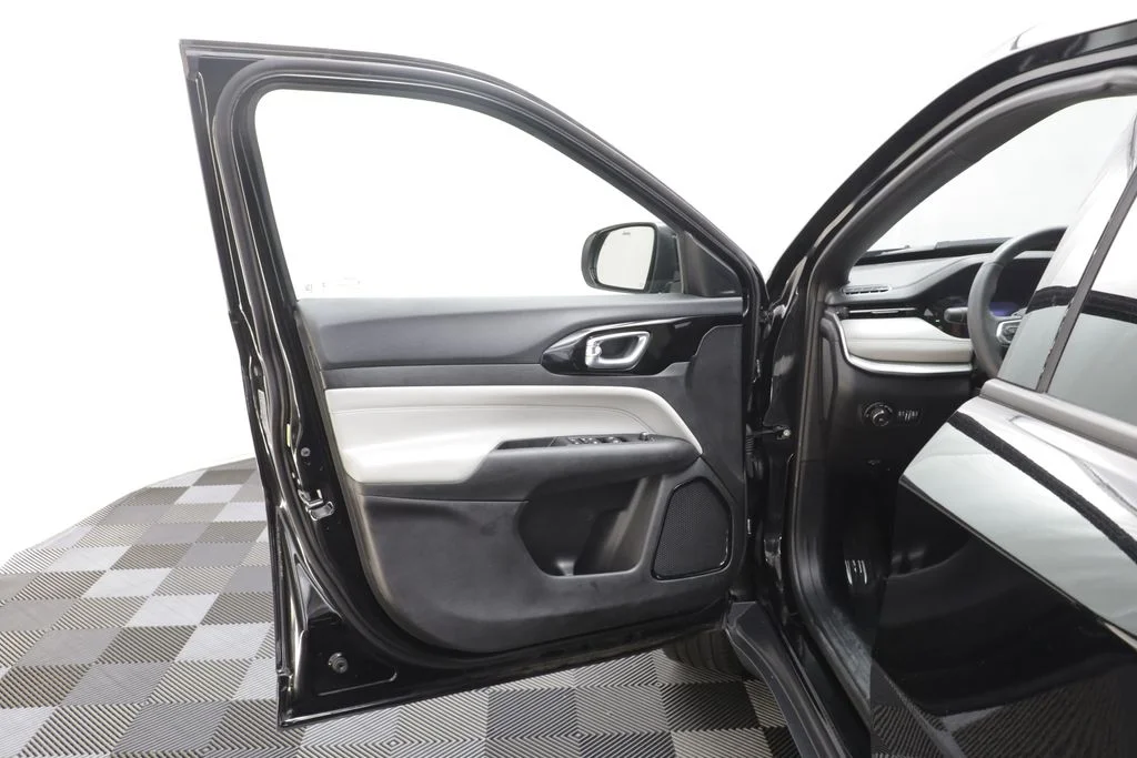 Used 2025 Black Jeep Limited image 5