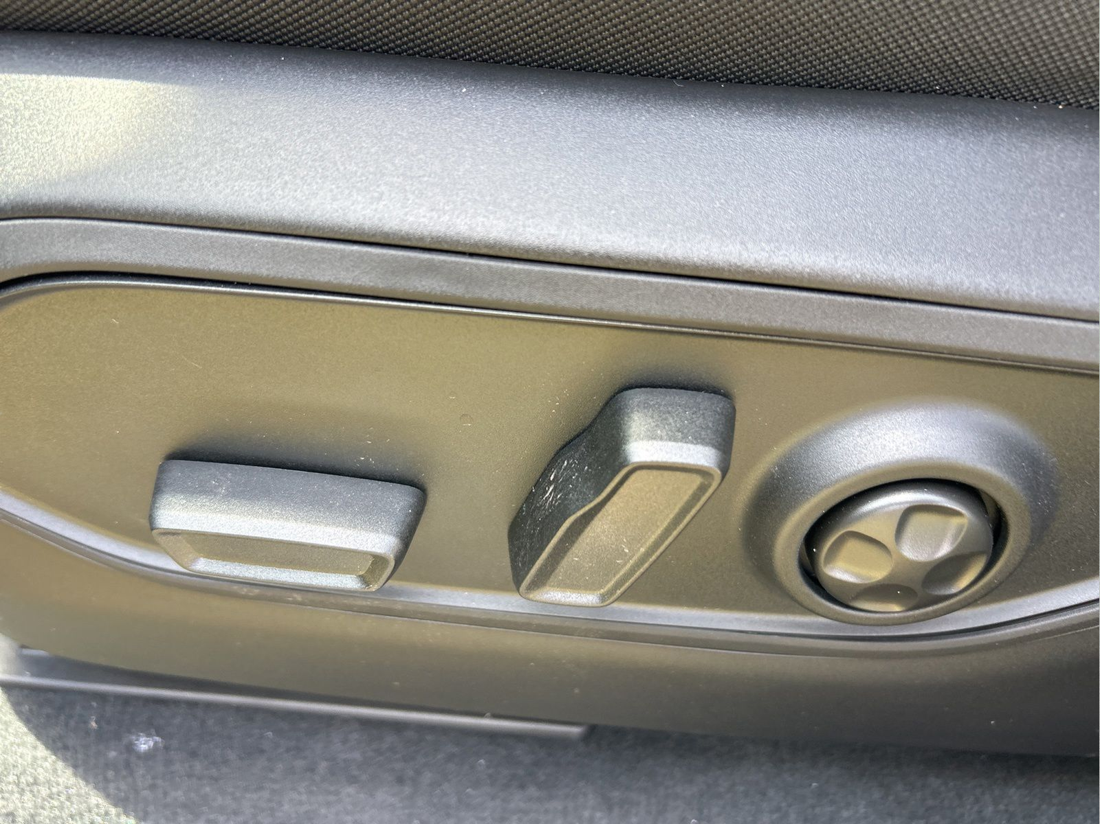 New 2026 Silver Zynith Exterior Paint Jeep Laredo image 26