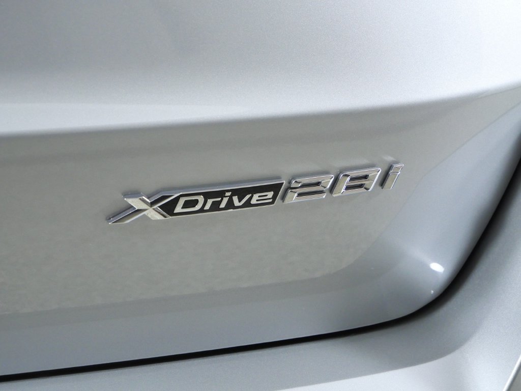 New 2027 Space Silver Metallic BMW xDrive28i image 11