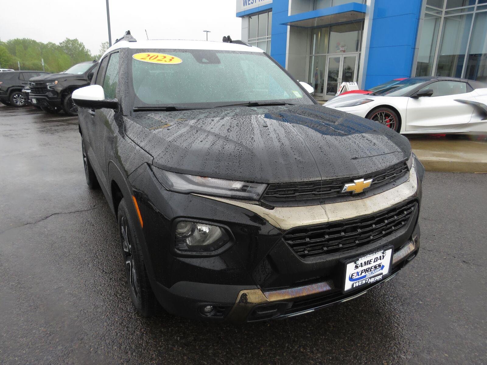 Used 2022 Mosaic Black Metallic Chevrolet ACTIV image 4