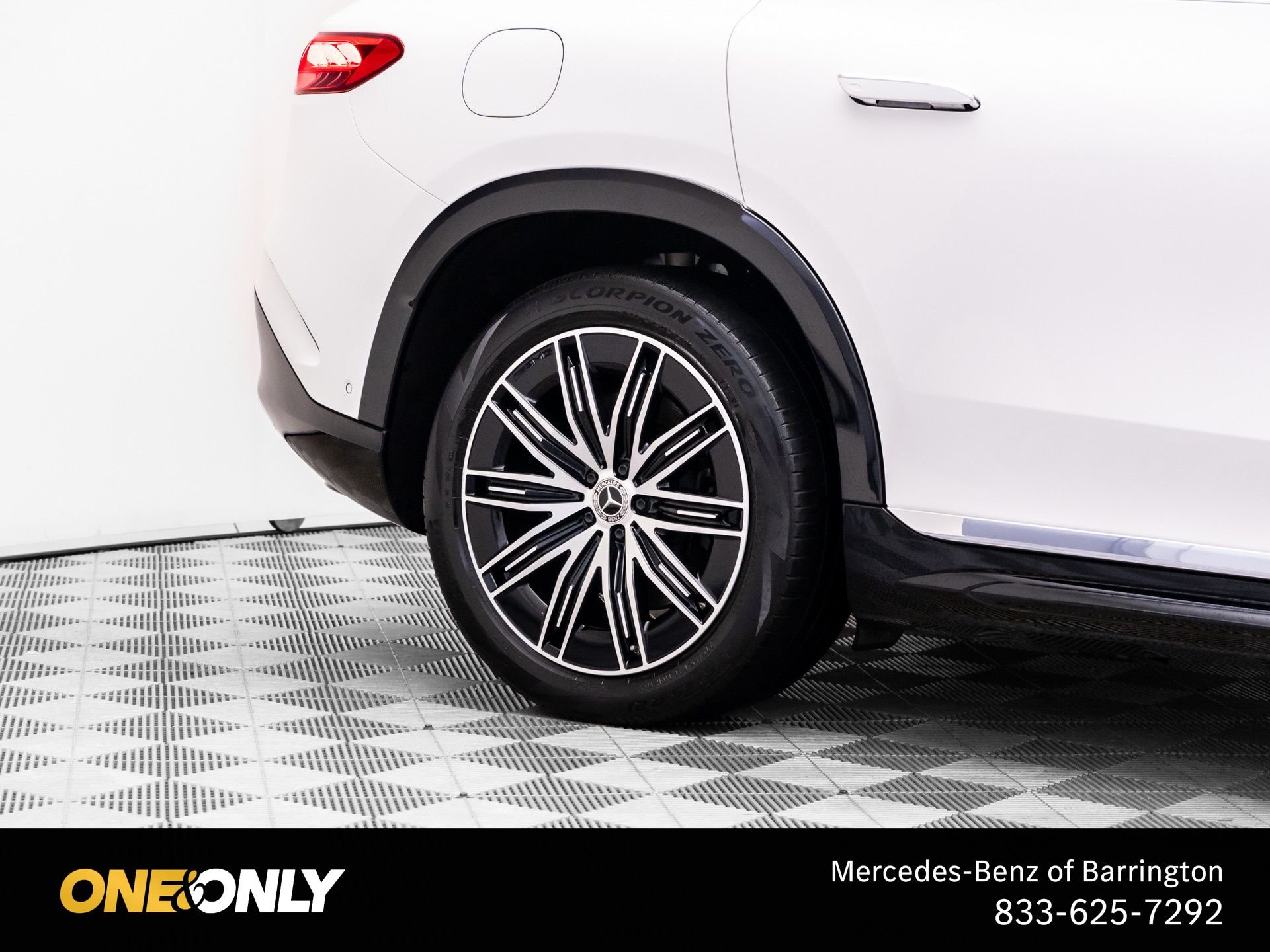 Used 2023 White Mercedes-Benz 450 image 34