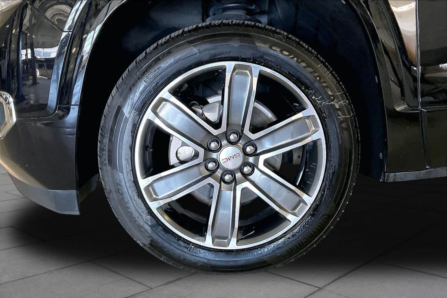 Used 2019 Ebony Twilight Metallic GMC Denali image 10