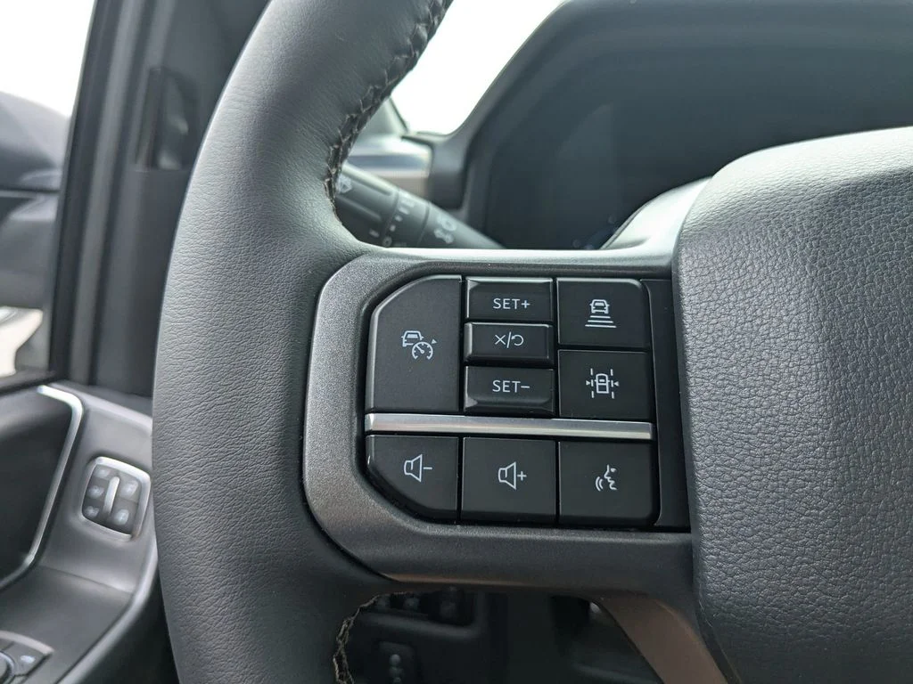 New 2025 Star White Metallic Tri-Coat Ford Lariat image 26