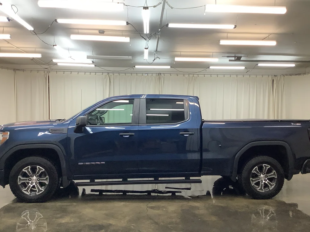 Used 2019 Pacific Blue Metallic GMC Fleet/Base image 9