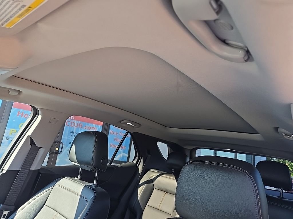 Used 2023 White Chevrolet Premier image 33
