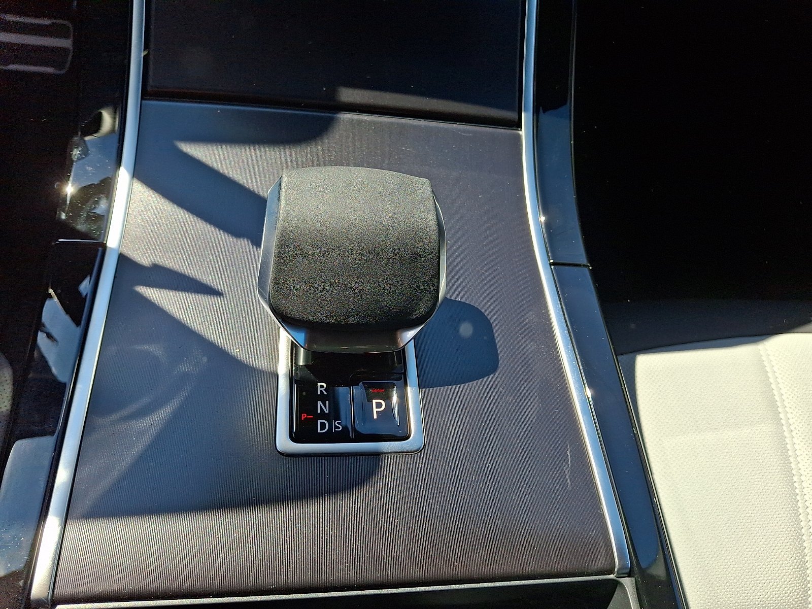 New 2026 Fuji White LAND ROVER  image 12