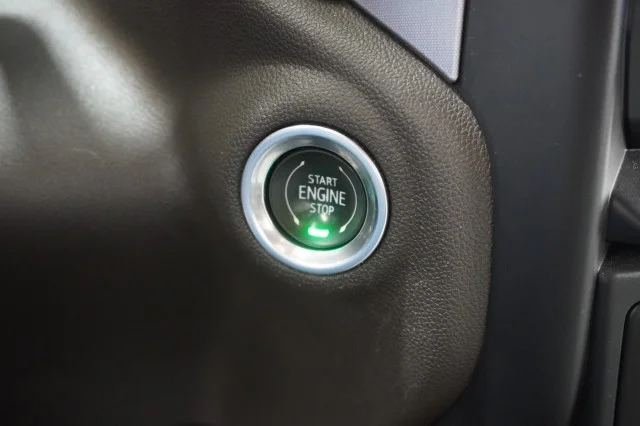 Used 2020 WHITE GMC Elevation image 30
