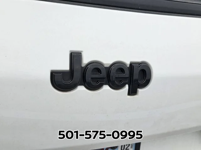 Used 2023 White Jeep Altitude image 10