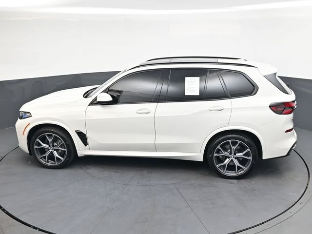 Used 2025 White BMW xDrive40i image 33
