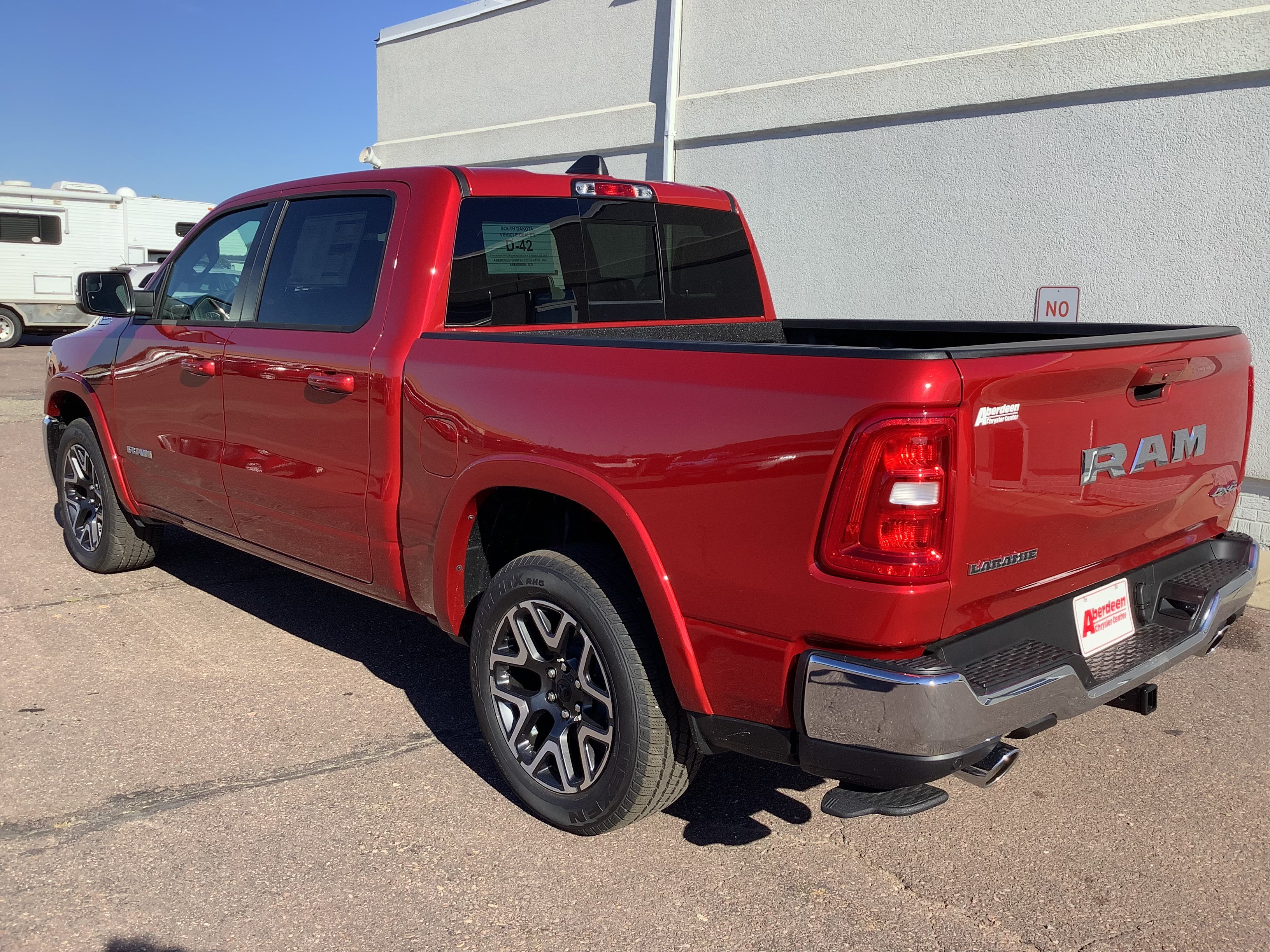 New 2026 Molten Red Pearl-Coat Exterior Paint RAM Laramie image 7