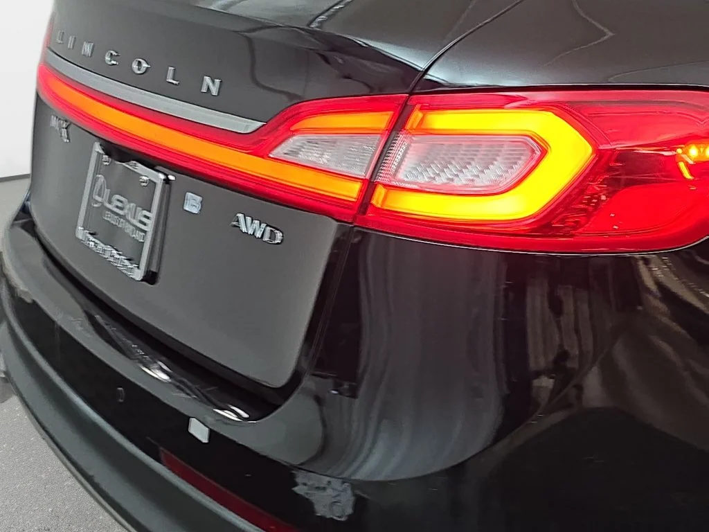 Used 2016 Black Lincoln Reserve image 35