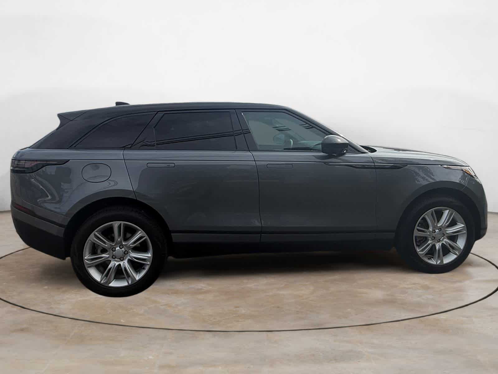 Certified Used 2026 Zadar Grey Premium Metallic Land Rover S image 6