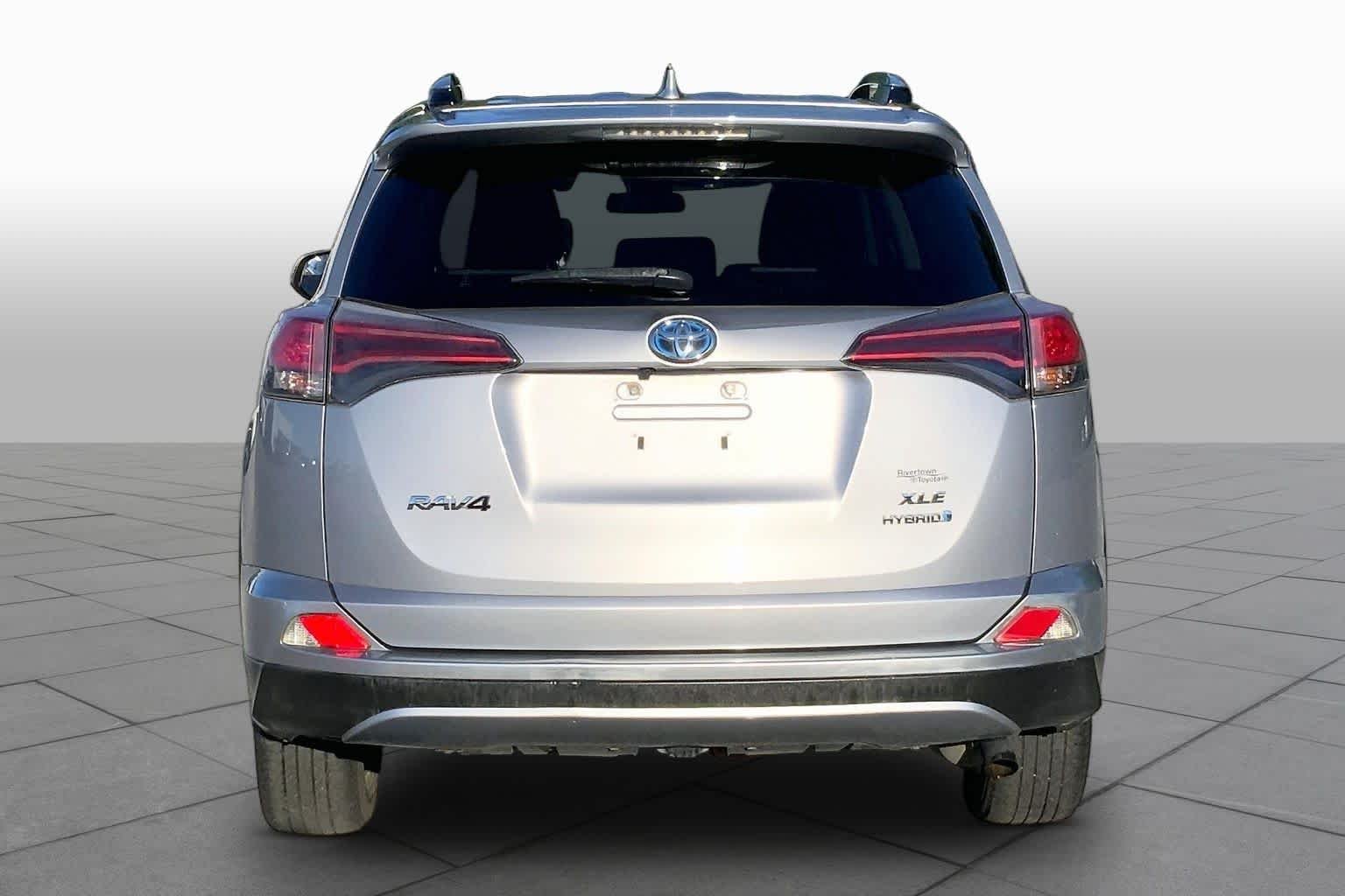 Used 2018 Silver Sky Metallic Toyota Hybrid XLE image 5