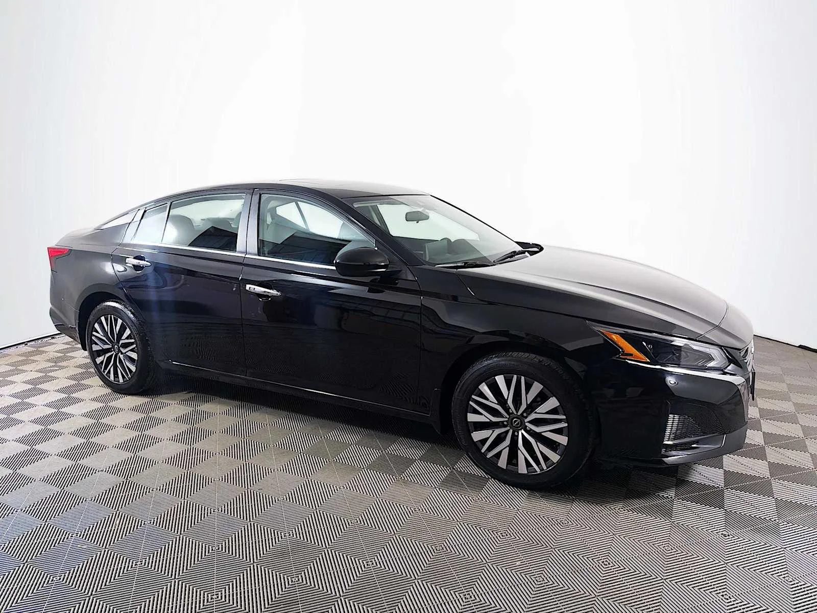 Certified Used 2023 Super Black Nissan 2.5 SV image 3