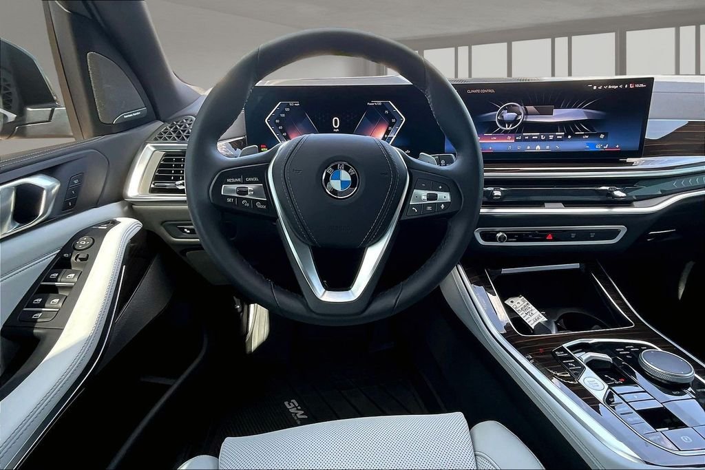 Used 2026 Gray BMW sDrive40i image 5