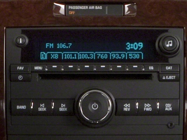 Used 2010 Summit White Chevrolet LS image 12