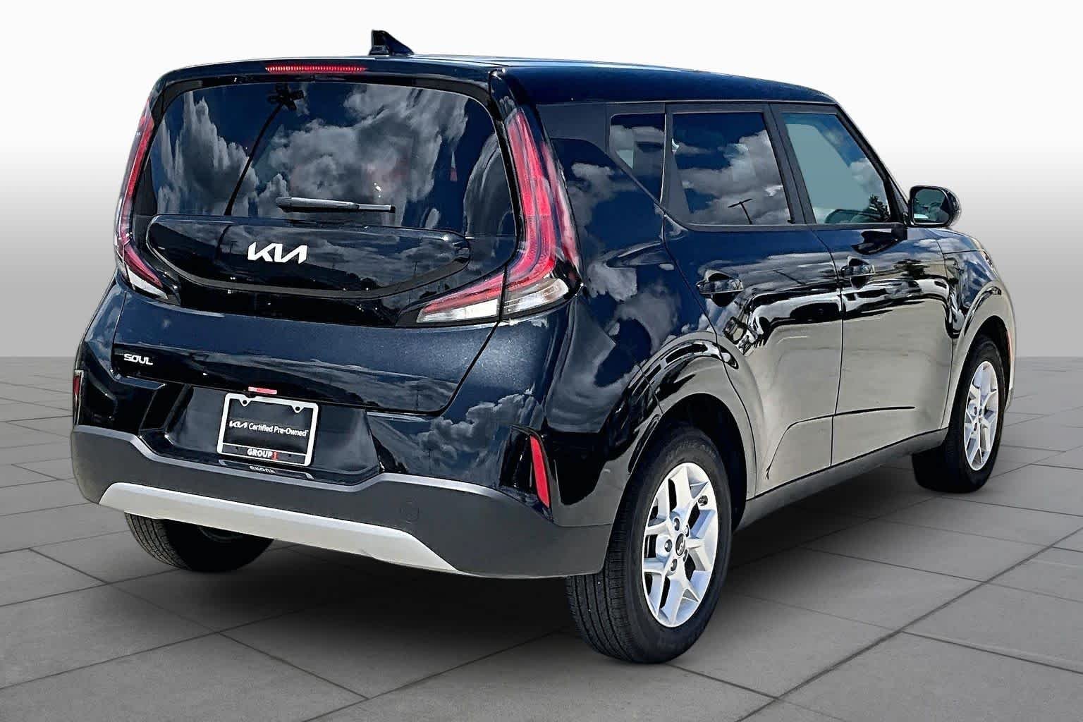 Certified Used 2025 Fusion Black Kia LX image 12