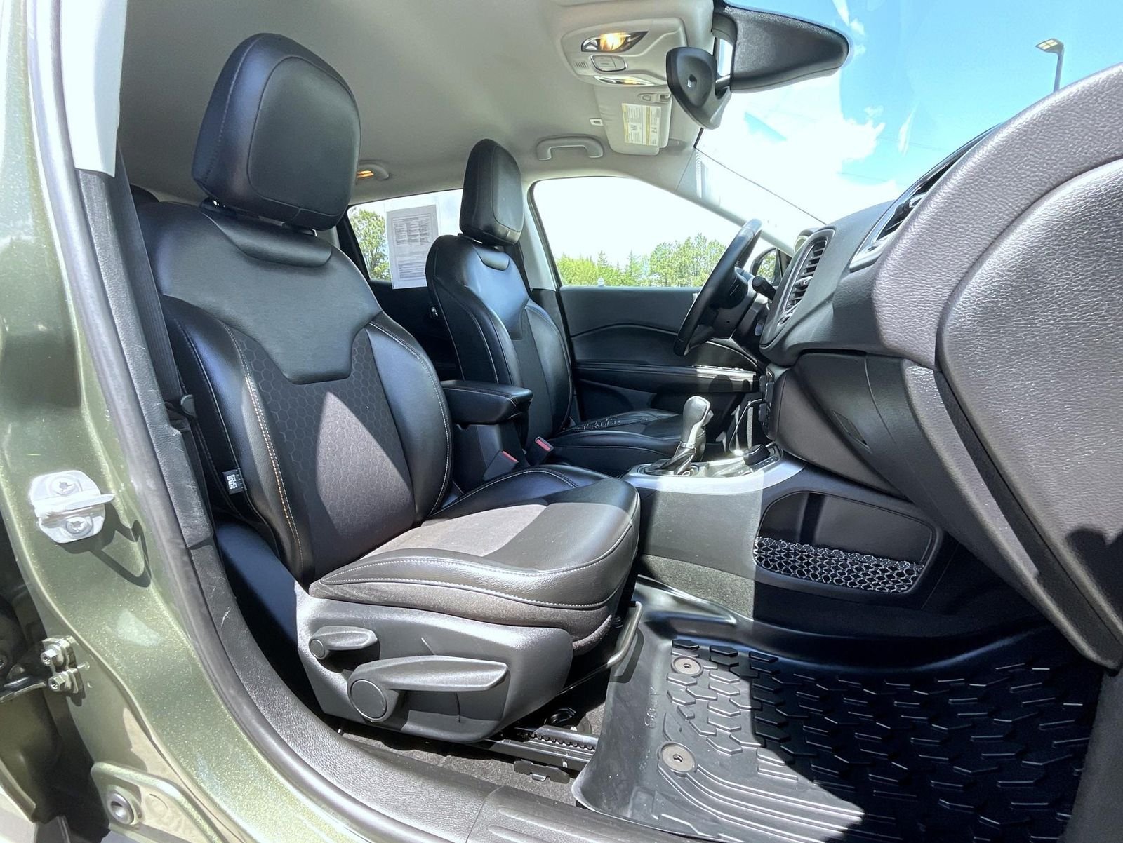 Used 2018 Green Jeep Latitude image 16
