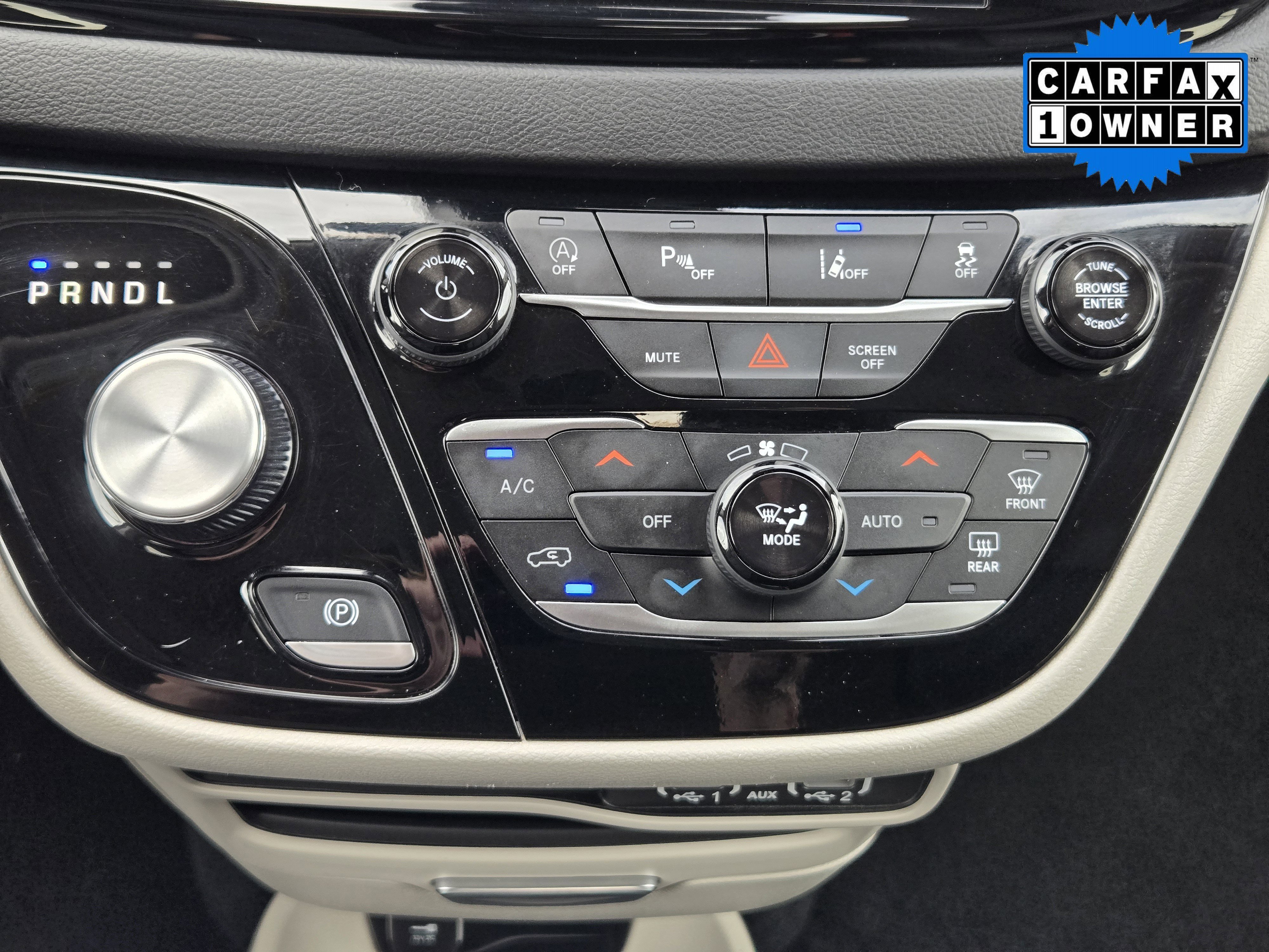 Used 2024 Diamond Black Chrysler Touring L image 16