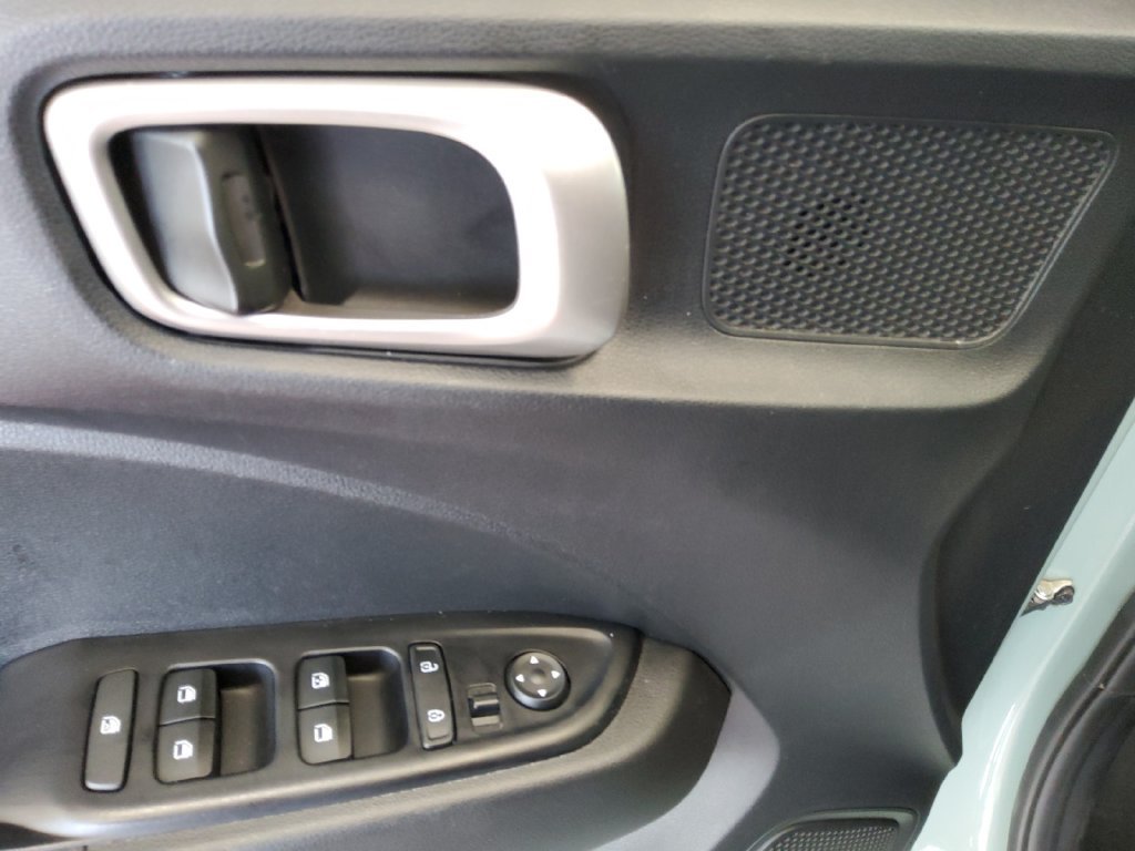 Used 2025 Green Hyundai SEL image 12