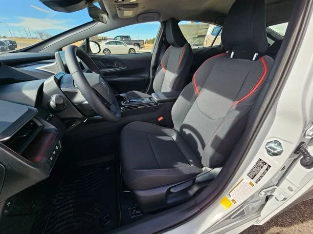 2026 Toyota Prius Plug-in Hybrid SE - Photo 17