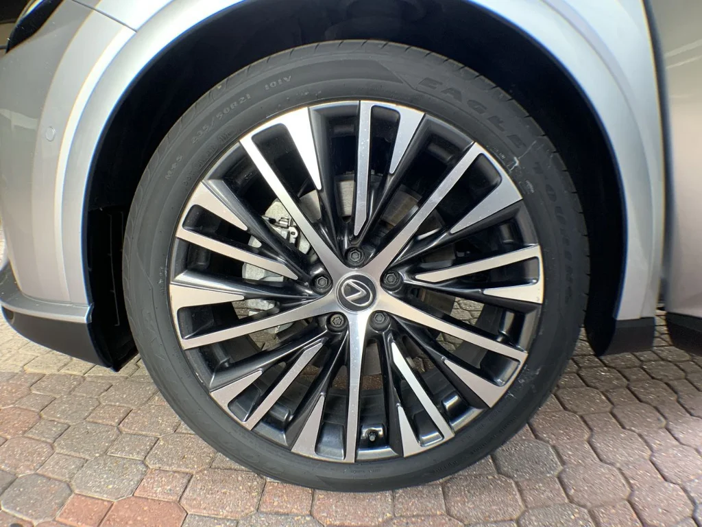 Used 2024 Iridium Lexus Premium+ image 10