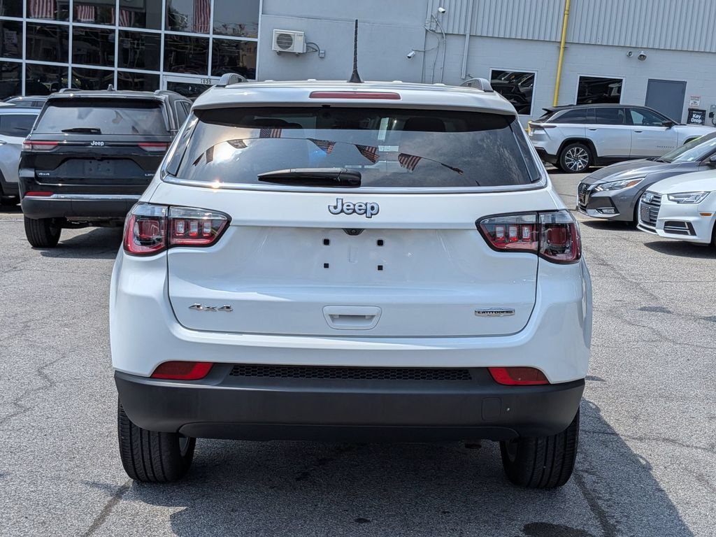 Used 2022 White Jeep Latitude Lux image 7