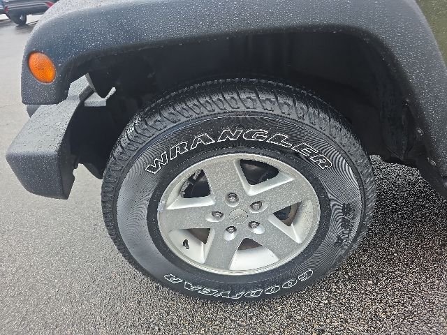 Used 2015 Green Jeep Sport image 5