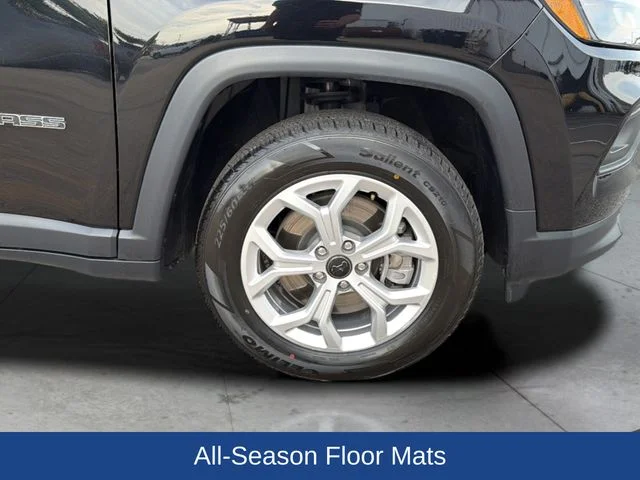 Used 2025 Black Jeep Latitude image 30